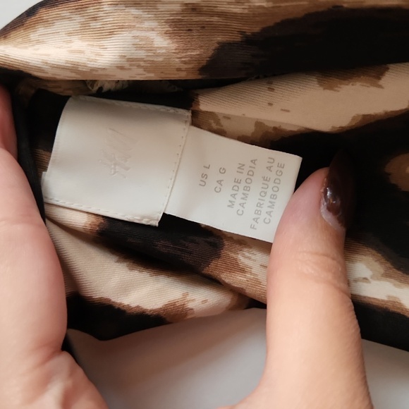 🐆H&M🐆 Leopard print deep V draped bodysuit, size L - Picture 6 of 8